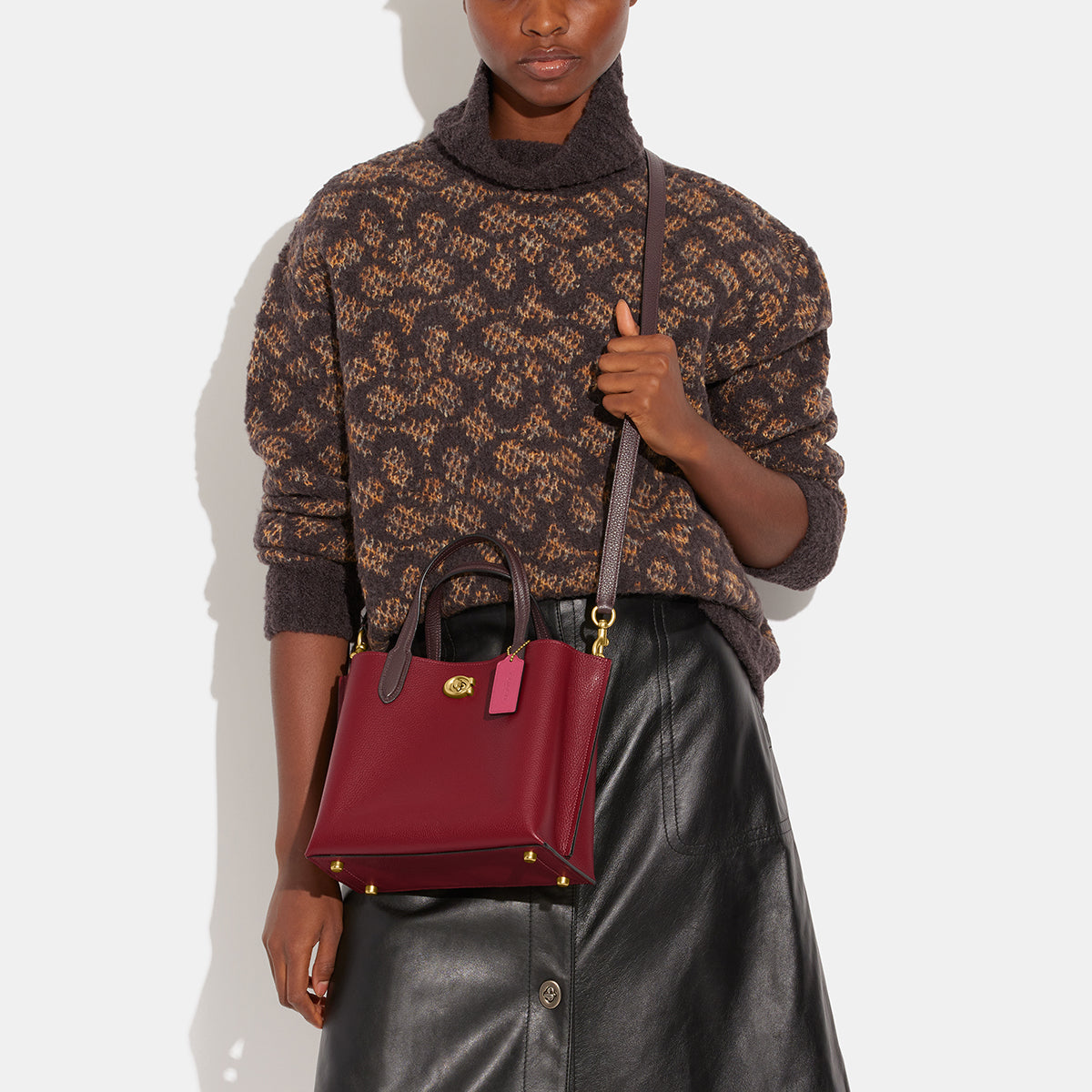 C8561-Willow Tote 24 In Colorblock-B4/Cherry