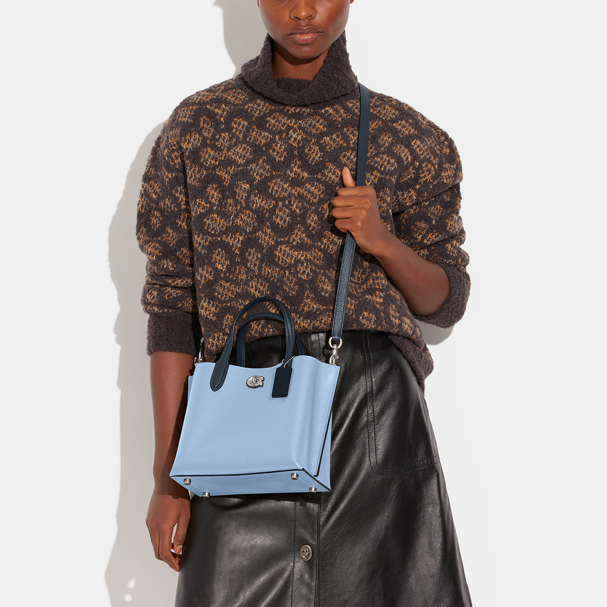 C8561-Willow Tote 24 In Colorblock-Lh/Pool Multi