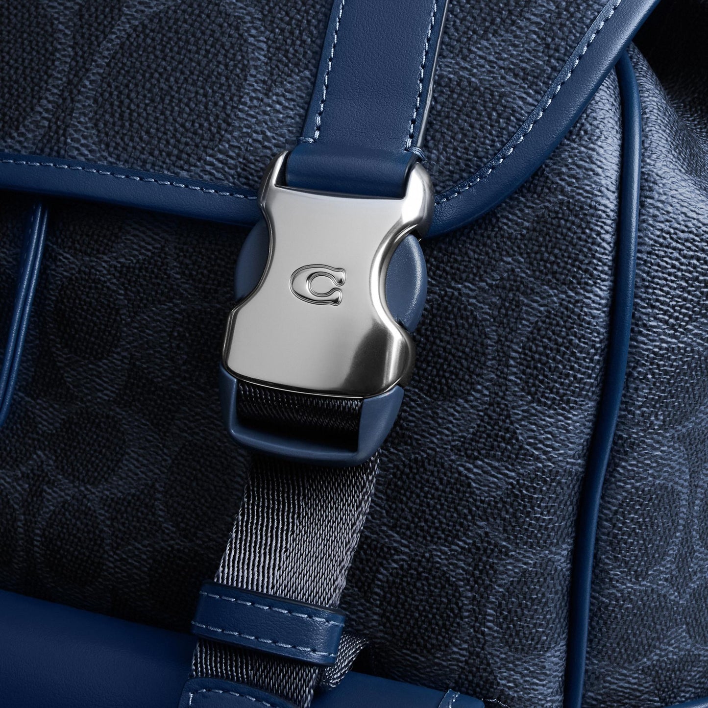 CBJ64-League Flap Backpack In Mixed Signature Canvas-Denim/Deep Blue