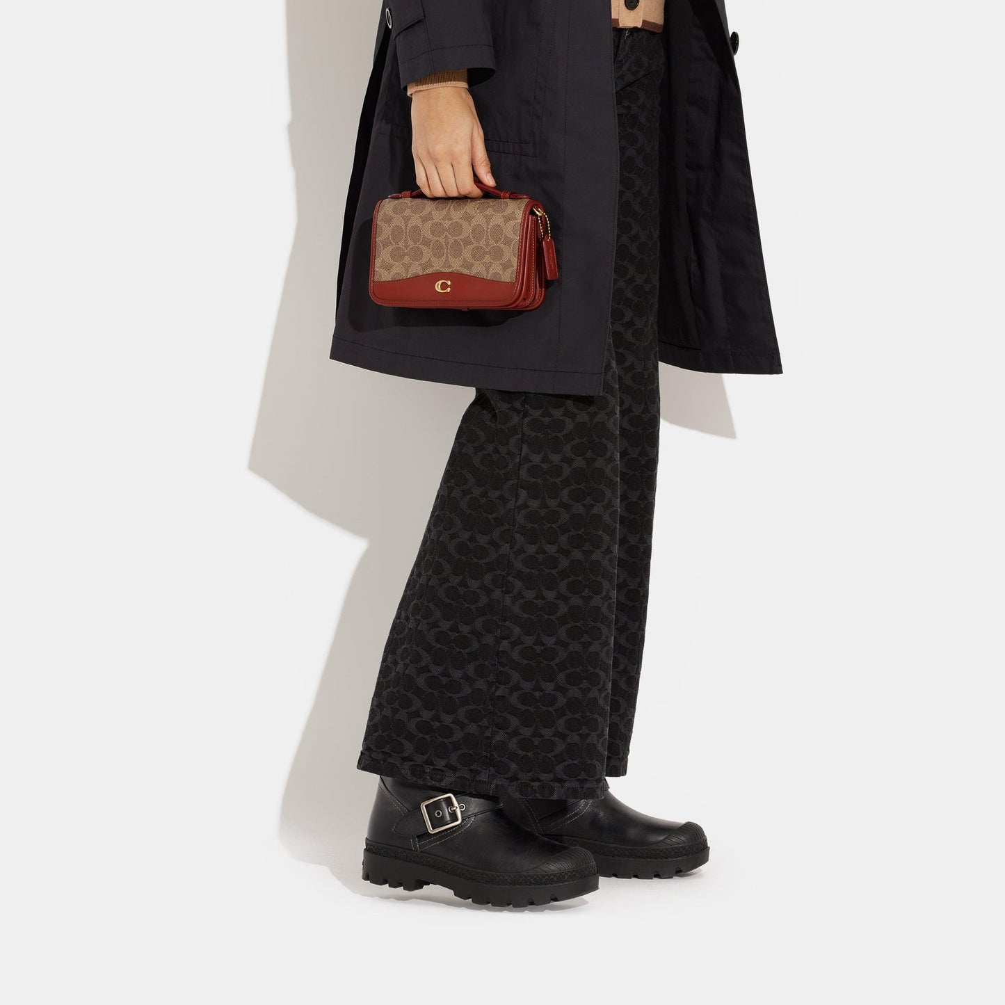 Bea Crossbody In Signature Canvas - COACH Saudi Arabia Official Site