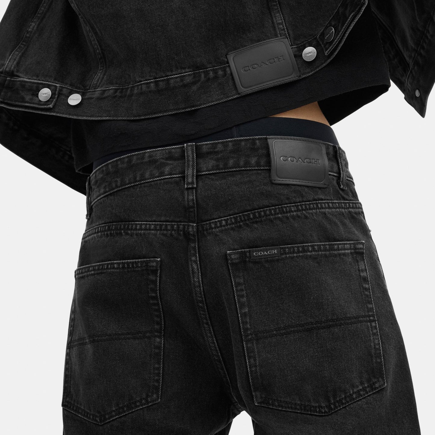 CS196-Black Taper Jean-Black