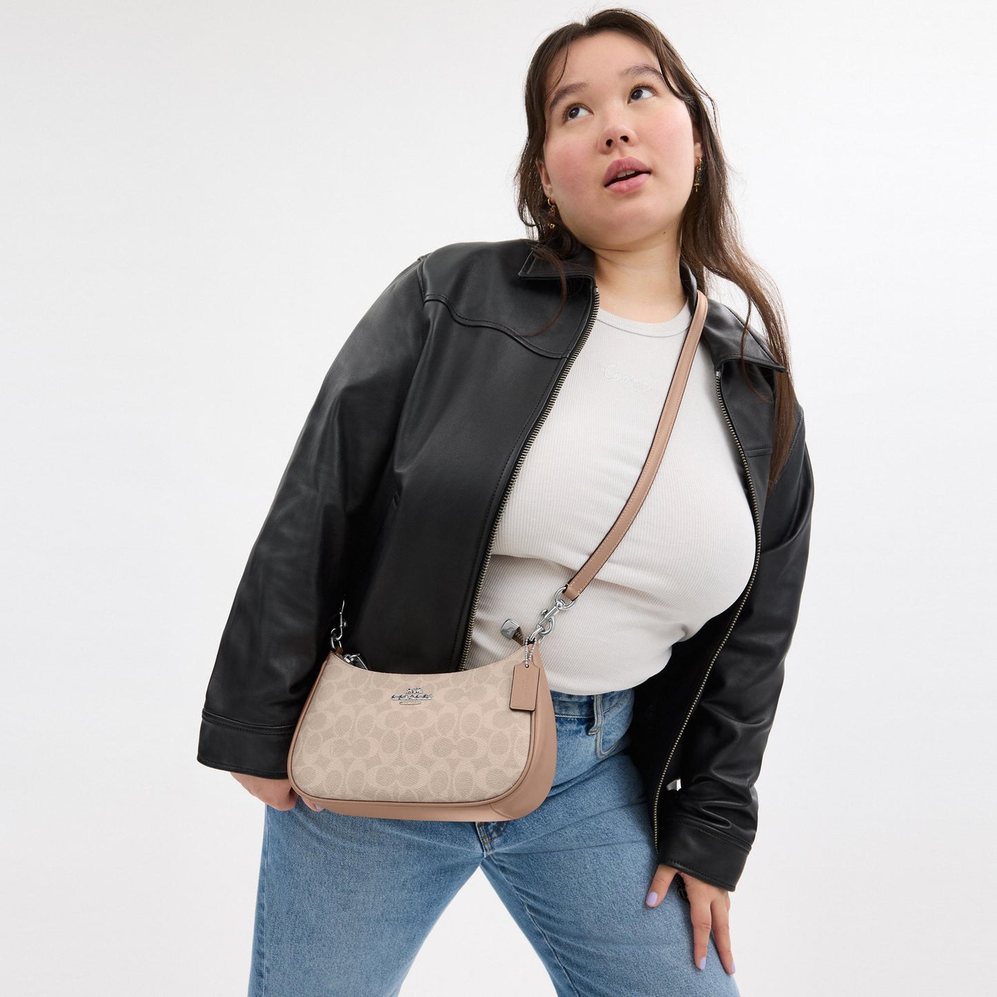 CV933-Teri Shoulder Bag In Signature Canvas-Sv/Sand/Taupe