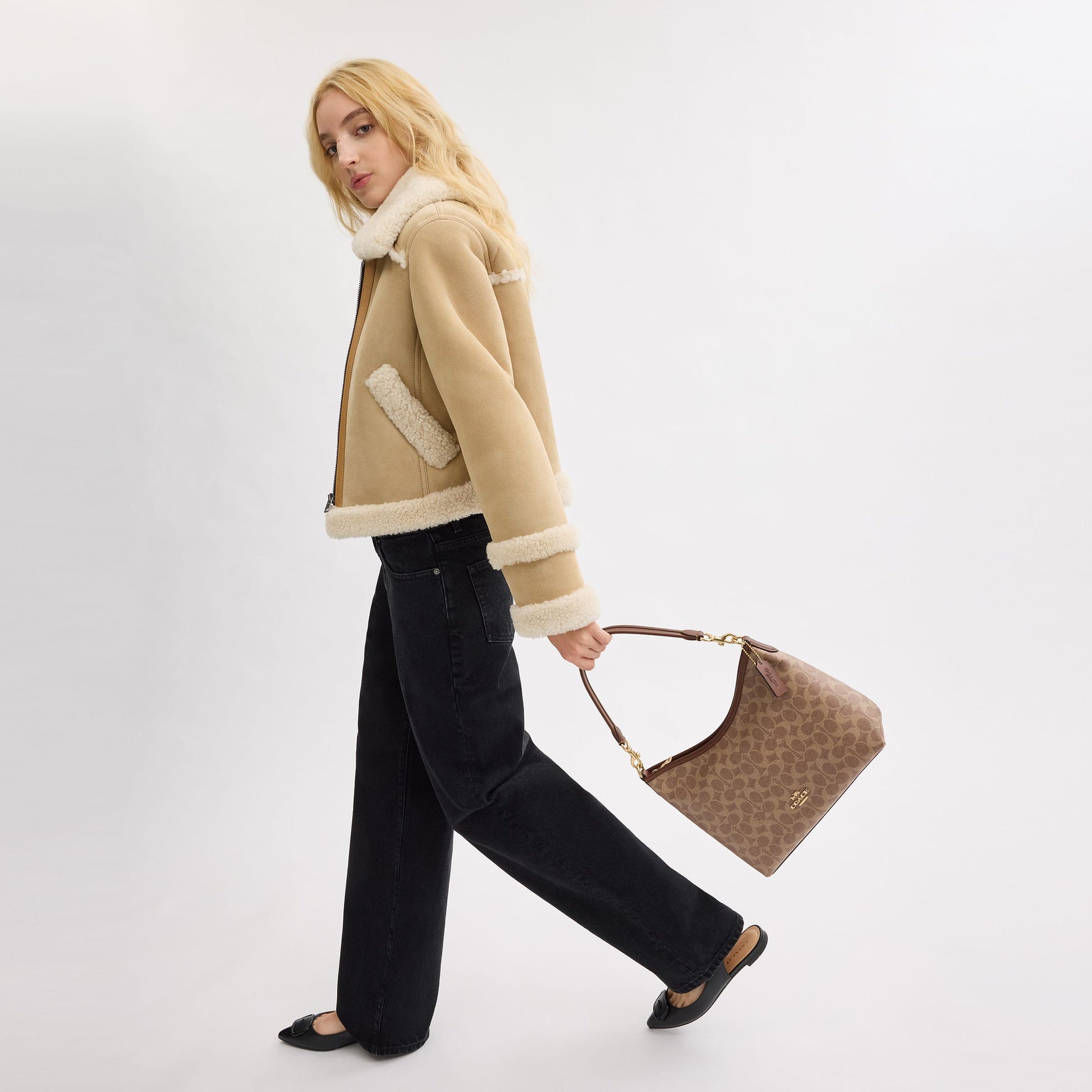 CV975-Laurel Shoulder Bag In Signature Canvas-Im/Tan/Brown