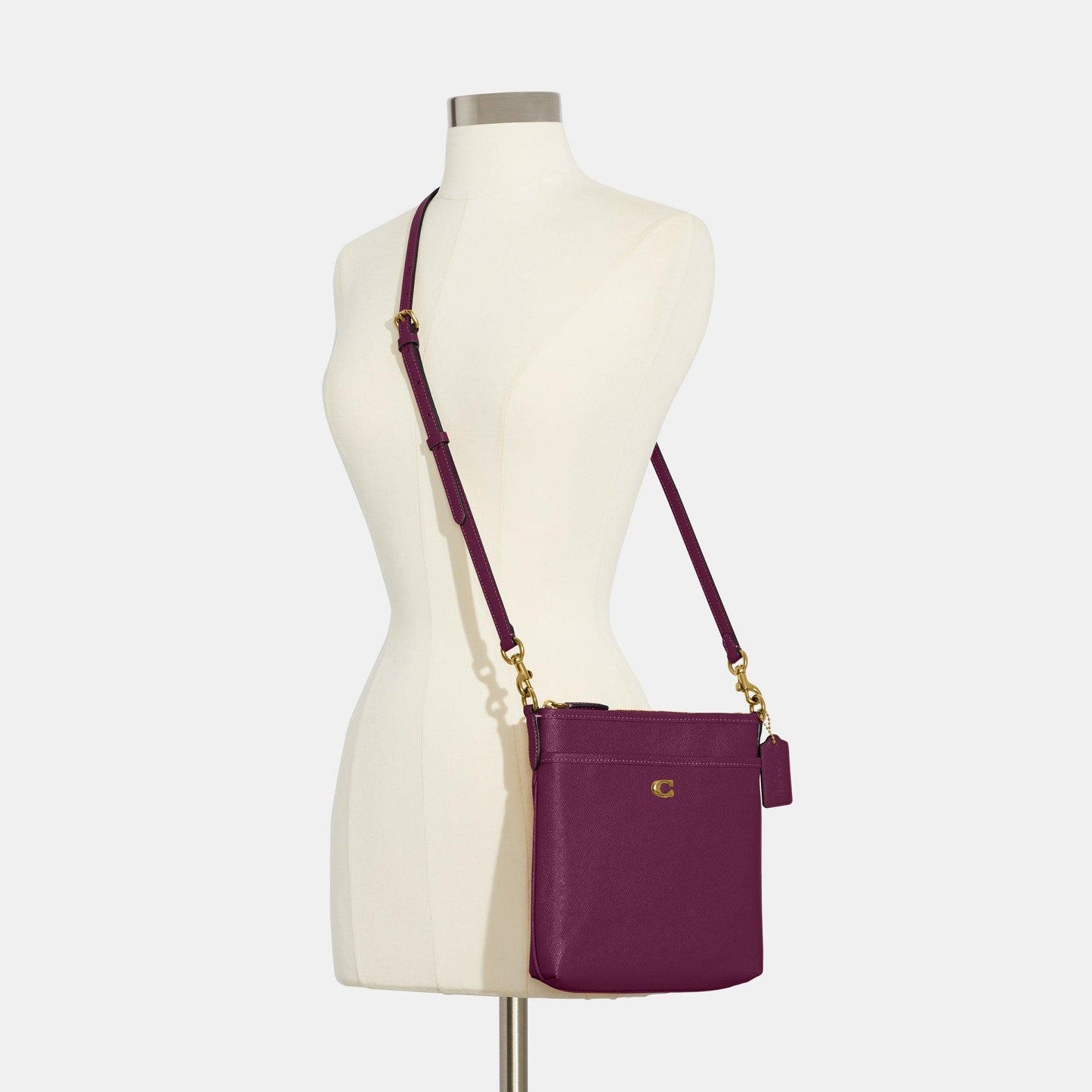 Kitt Messenger Crossbody - COACH Saudi Arabia Official Site