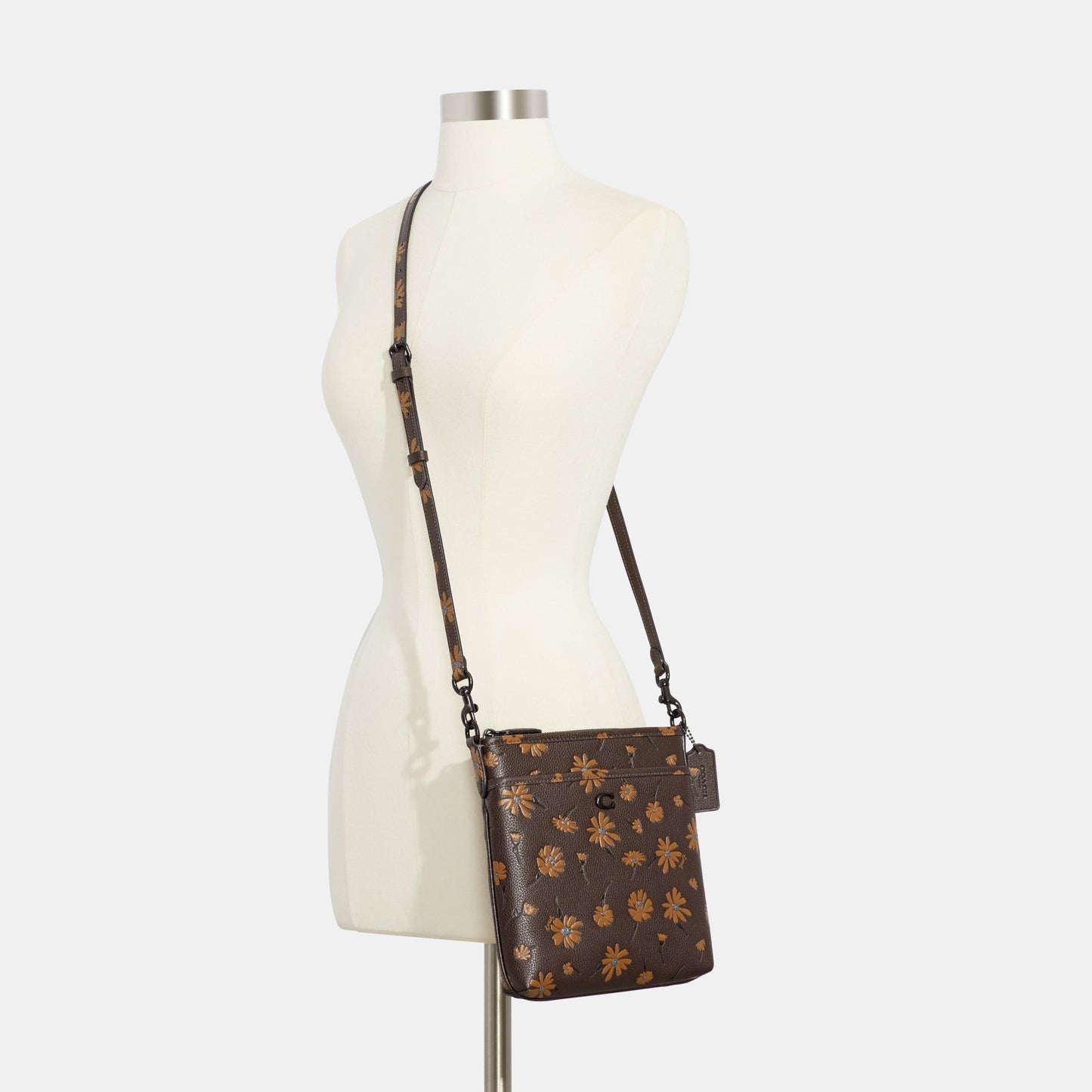Kitt Messenger With Floral Print - COACH Saudi Arabia Official Site