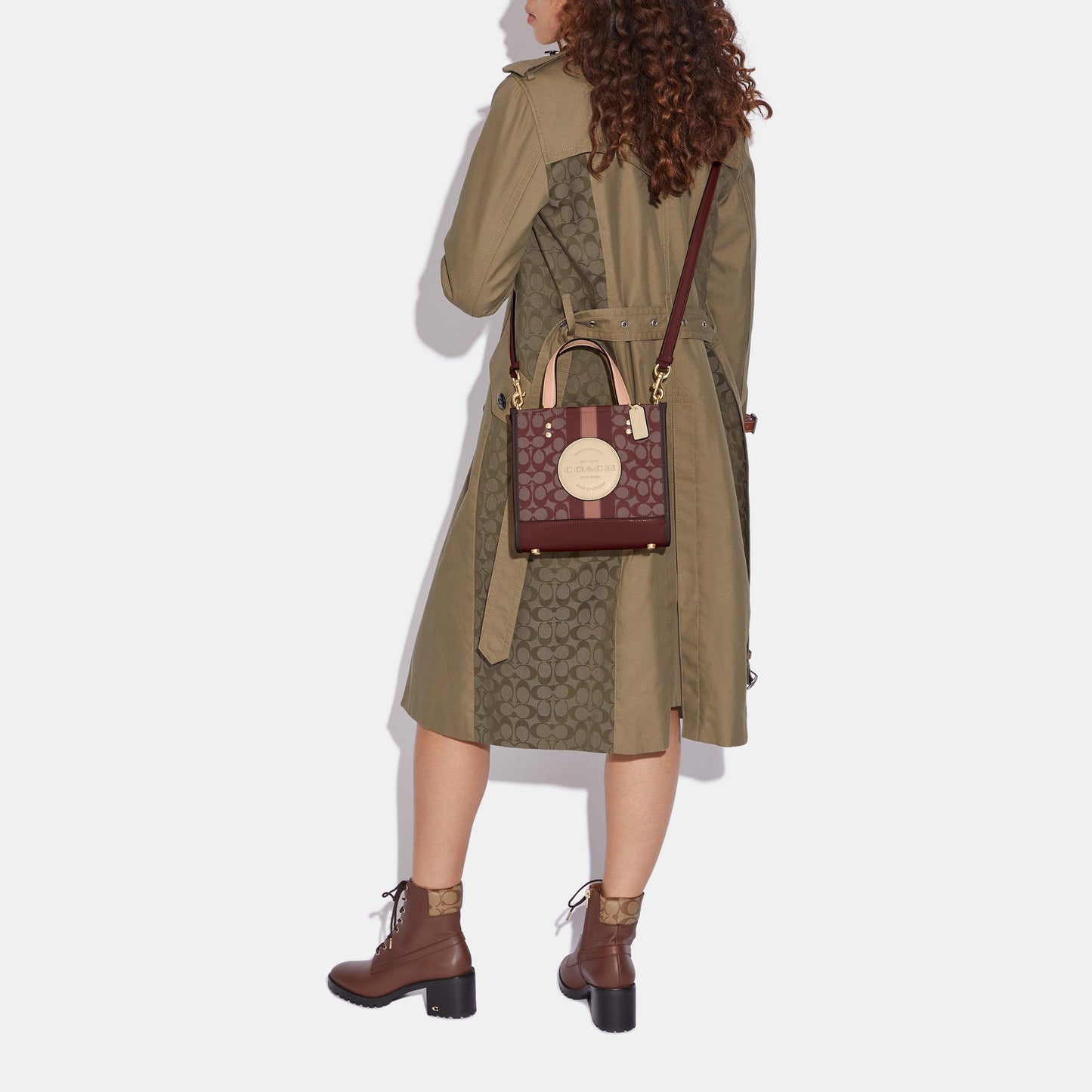 C8417-Dempsey Tote 22 In Signature Jacquard With Stripe And Coach Patch-IM/Wine Multi
