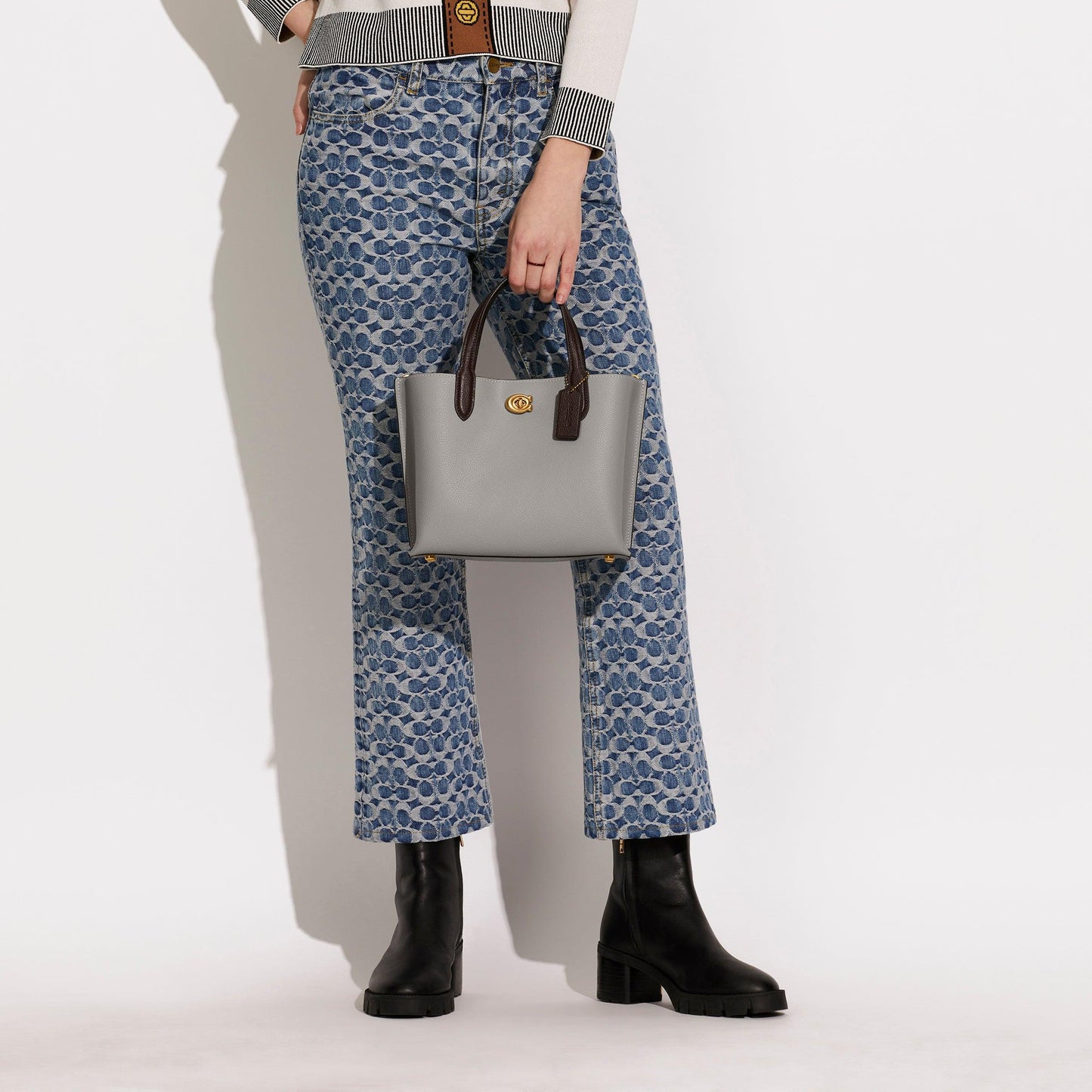 Willow Tote 24 In Colorblock With Signature Canvas Interior - COACH Saudi Arabia Official Site