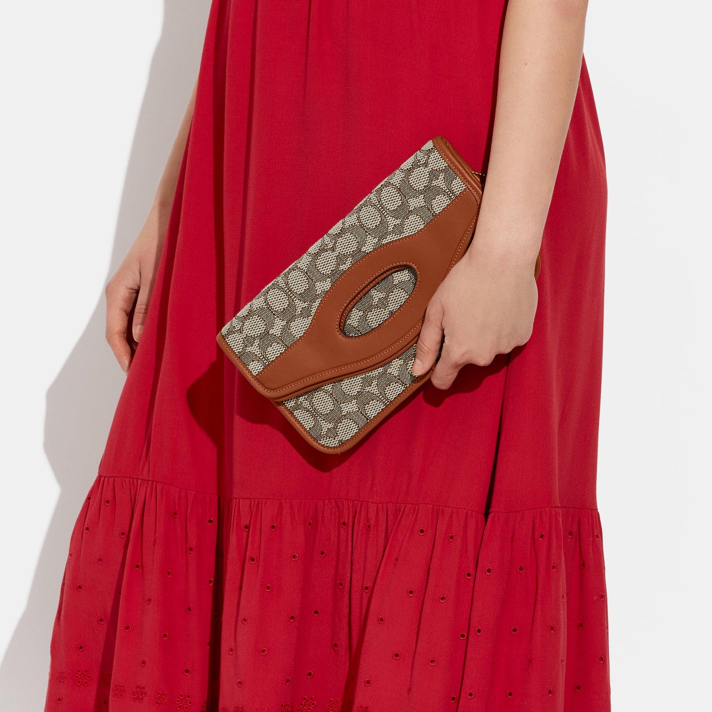 Foldover Cut Out Clutch Crossbody In Signature Jacquard - COACH Saudi Arabia Official Site