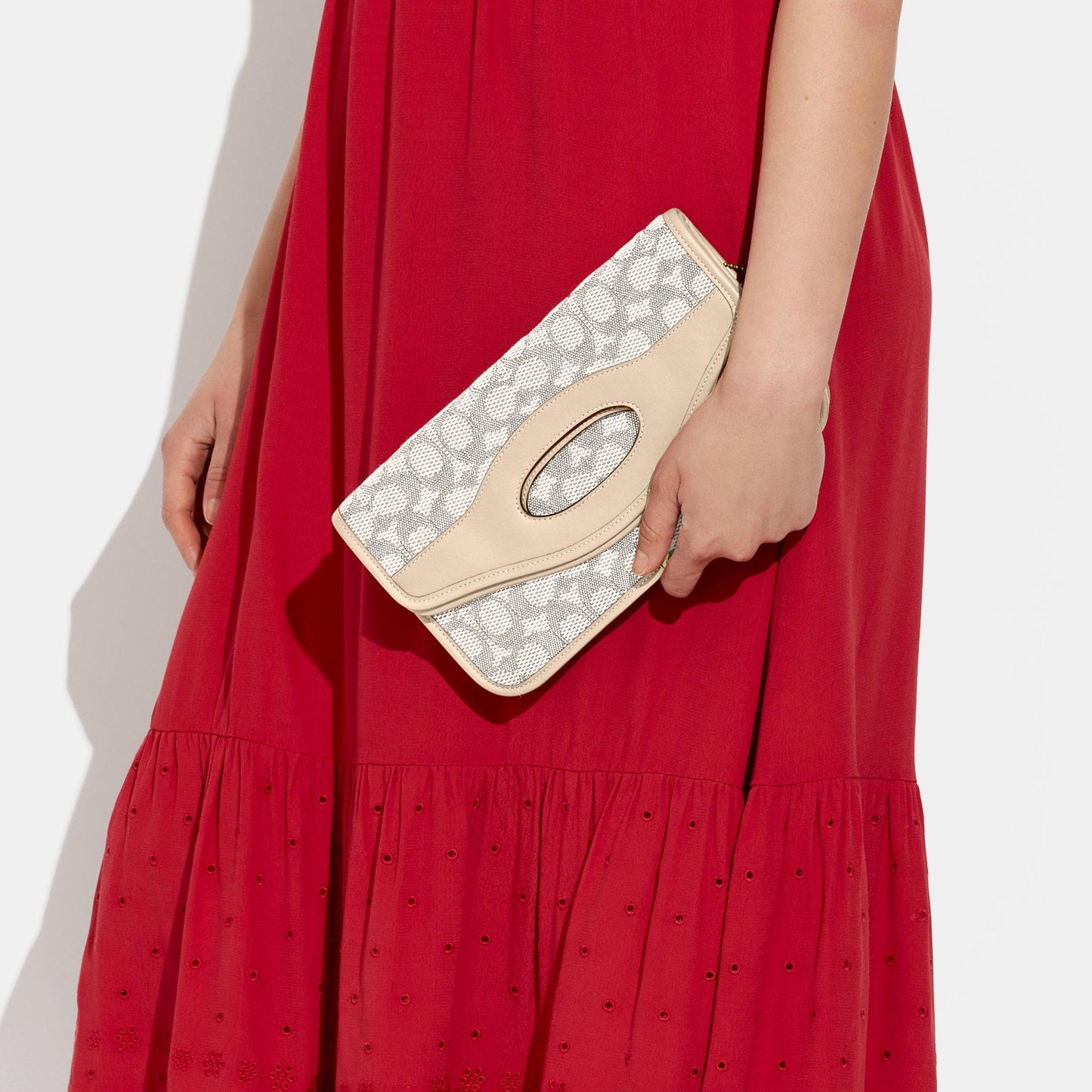 Foldover Cut Out Clutch Crossbody In Signature Jacquard - COACH Saudi Arabia Official Site