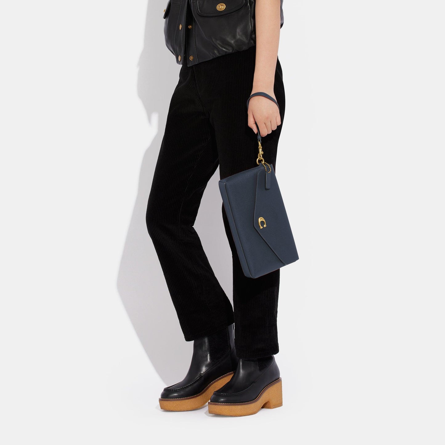 Wyn Clutch - COACH Saudi Arabia Official Site