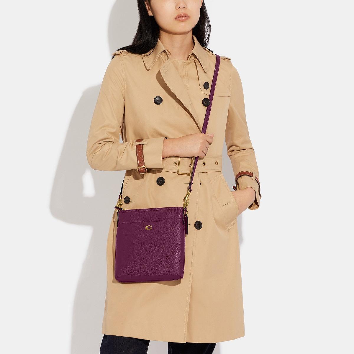 Kitt Messenger Crossbody - COACH Saudi Arabia Official Site
