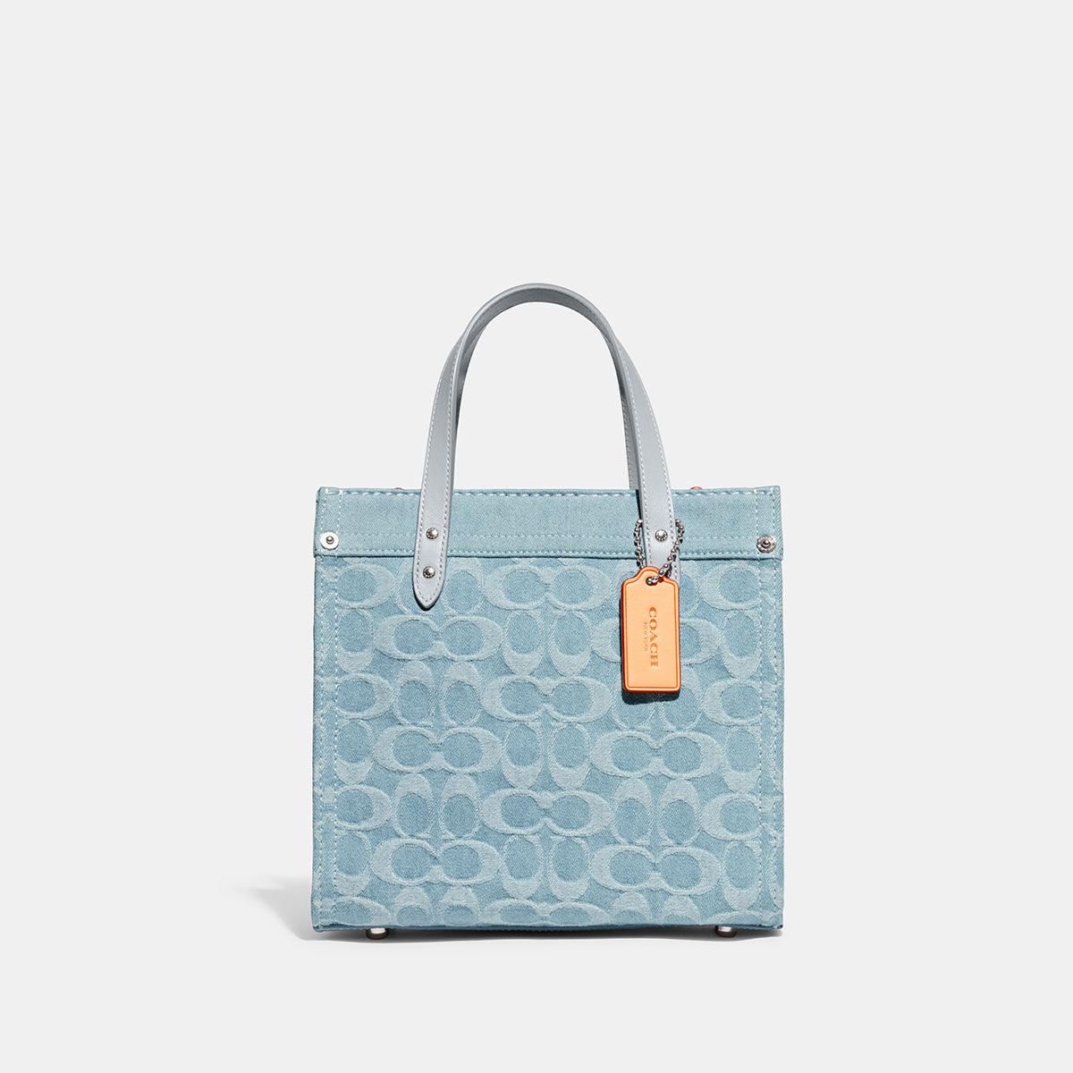 Field Tote 22 In Signature Denim-CJ853-Lh/Pale Blue