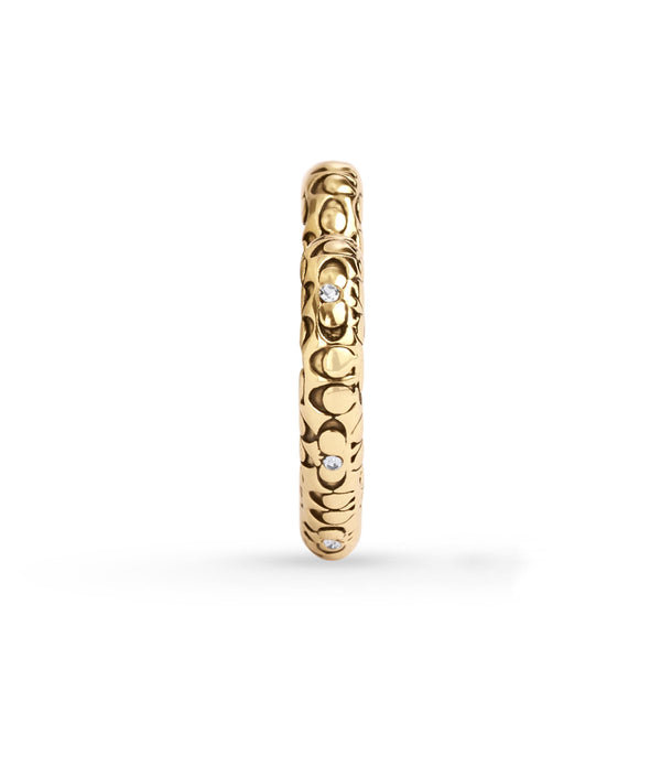 أقراط حلقات بتصميم قلب