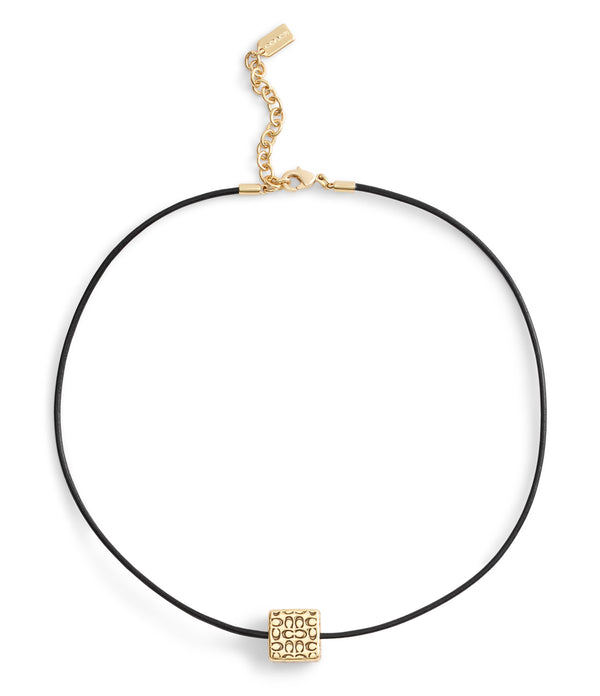 قلادة من الجلد بدلاية على شكل مكعب مبطن مزينة بشعار كوتش