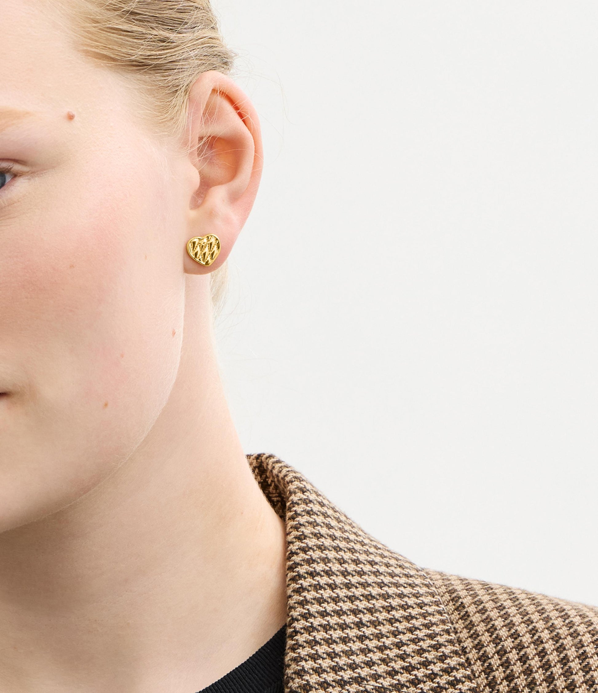 37527586GLD-Signature Quilted Heart Bag Stud Earrings-Gold