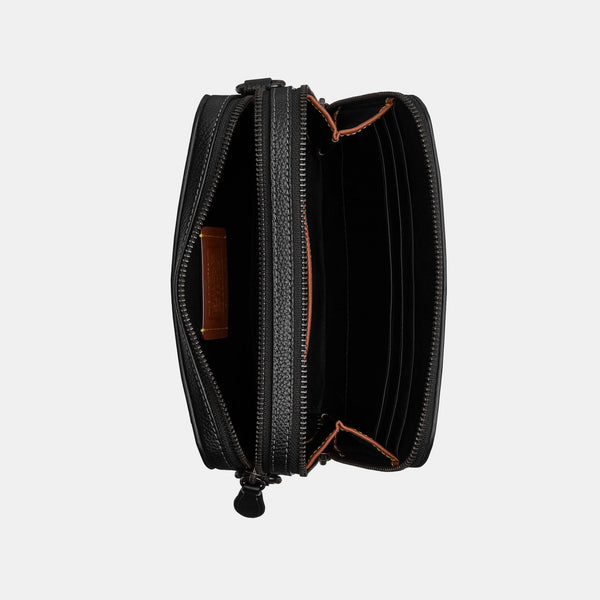 حقيبة كروس بودي "تشارتر 19" من الجلد بنقشة كوتش بحجم كبير