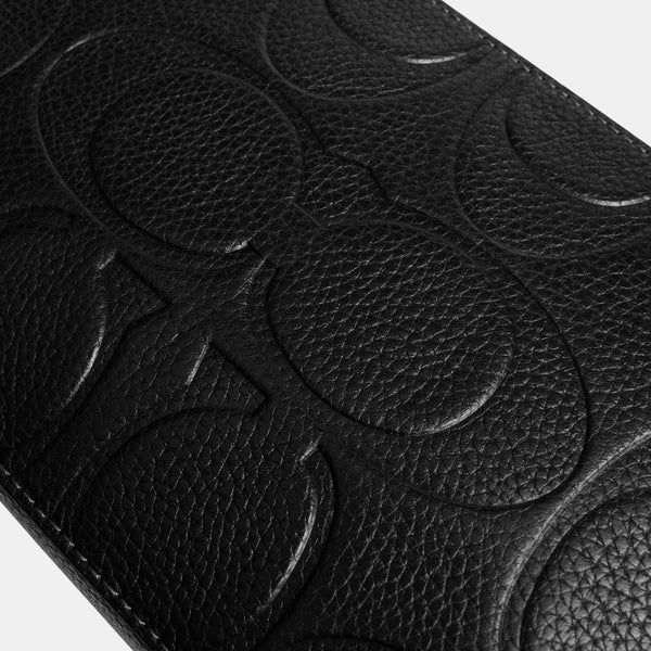 حقيبة كروس بودي "تشارتر 19" من الجلد بنقشة كوتش بحجم كبير