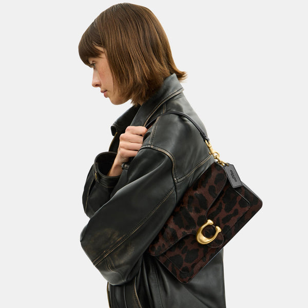 حقيبة كتف "تابي 26" من شعر العجل بنقشة فهد