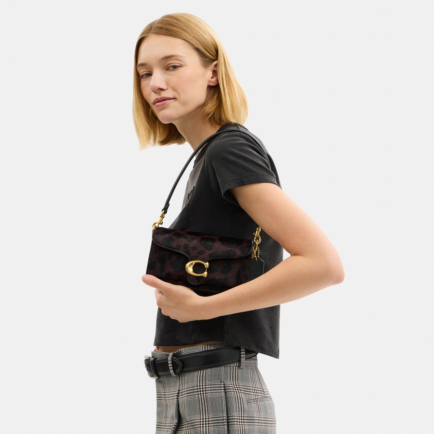 حقيبة كتف "تابي 20" من شعر العجل بنقشة فهد