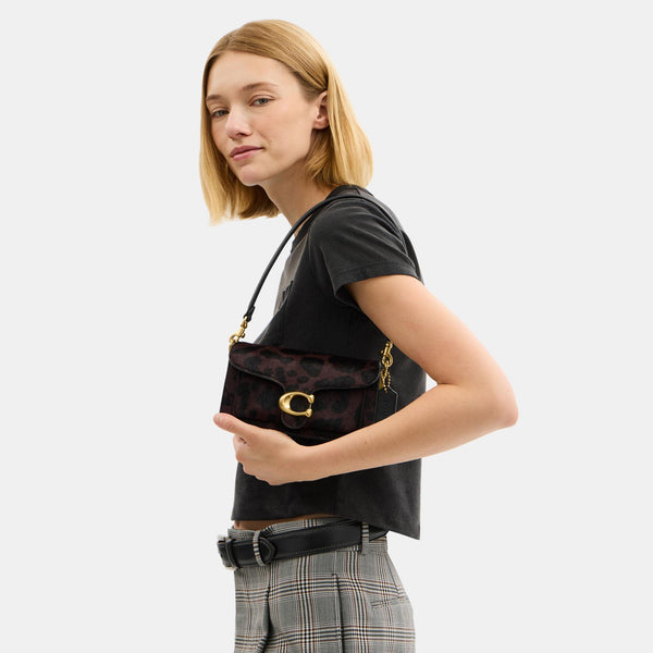 حقيبة كتف "تابي 20" من شعر العجل بنقشة فهد