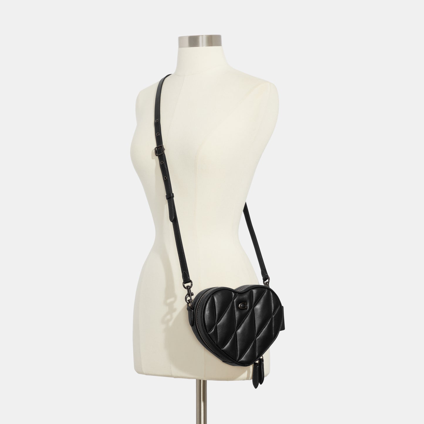 ce725-Heart Crossbody With Quilting
