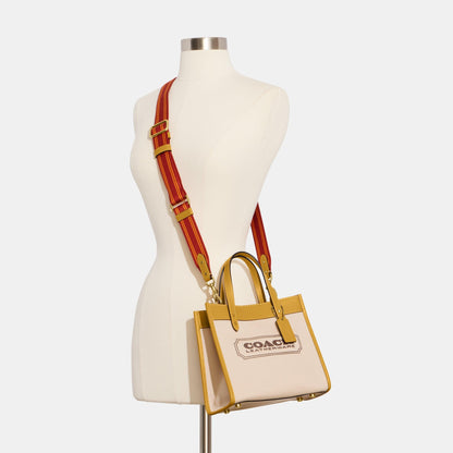 Field Tote 22 - COACH Saudi Arabia Official Site