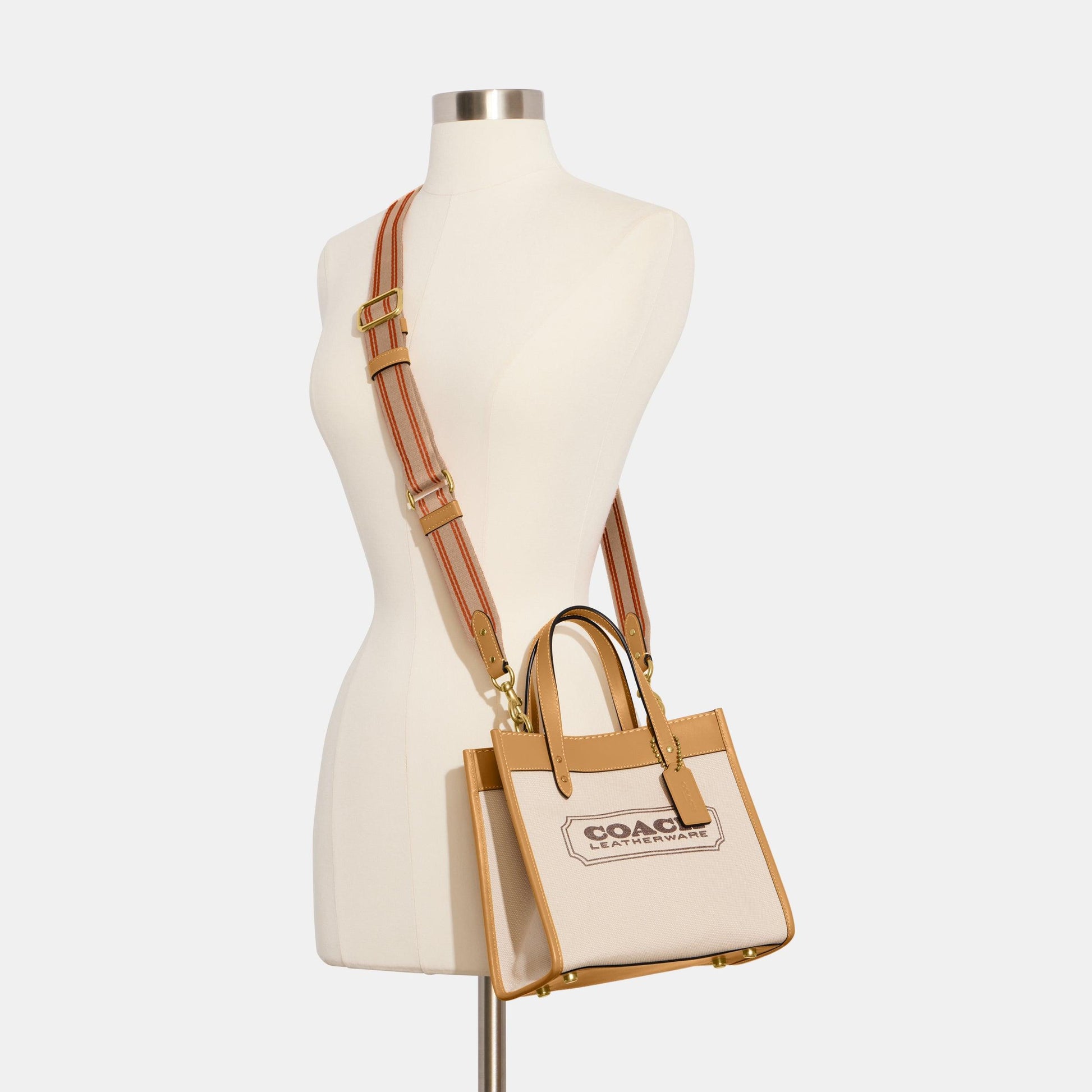 CH740-Field Tote 22-B4/Natural Canvas/Yellow Gold