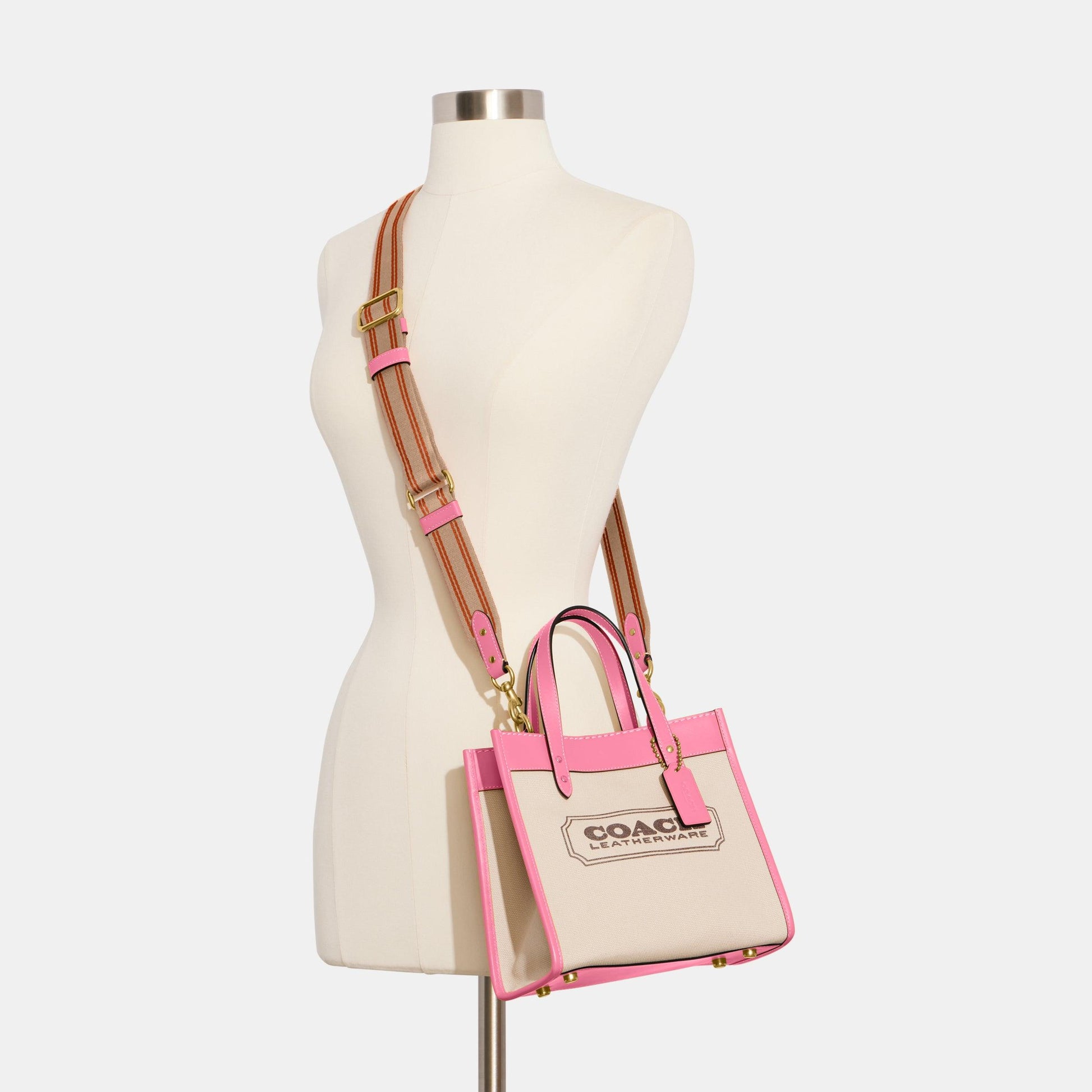 Field Tote 22 - COACH Saudi Arabia Official Site