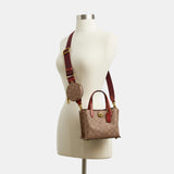 CW550-Willow Tote Bag 18 In Signature Canvas-B4/Tan Rust