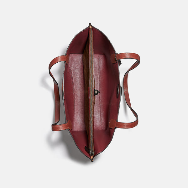 حقيبة "ويلو توت Willow Tote" بألوان مُغايرة و مبطنة بقماش يحمل نقشة ماركة كوتش