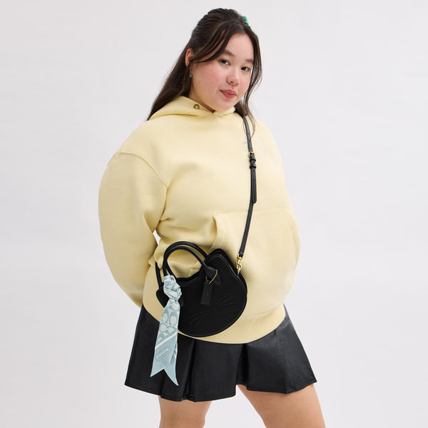 وشاح حرير مزين بنقشة كوتش C