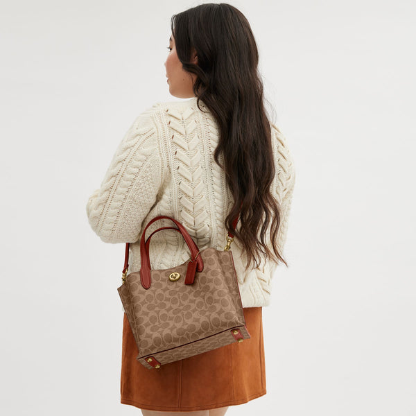 حقيبة "ويلو توت 24 Willow Tote" من القماش بنقشة ماركة كوتش
