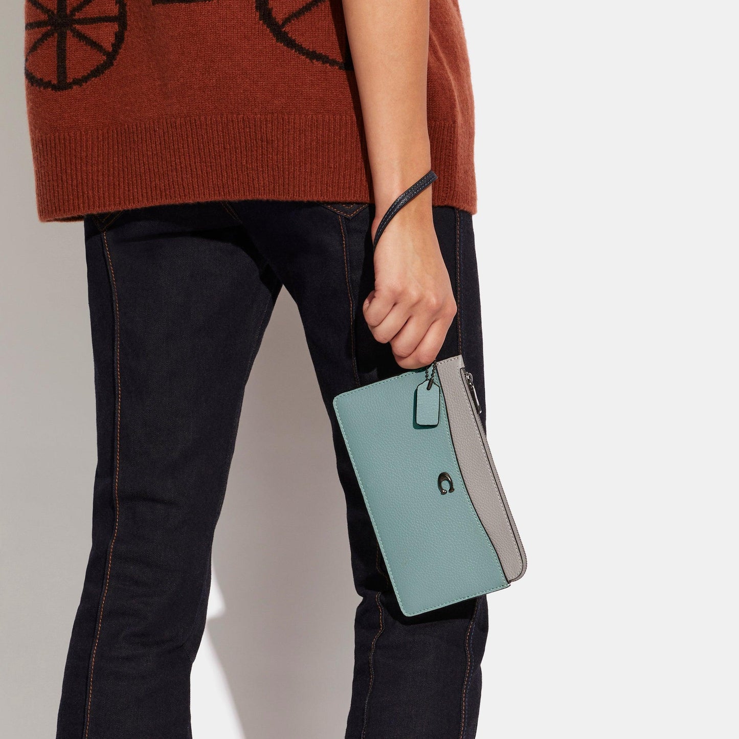 L-Zip Wristlet In Colorblock - COACH Saudi Arabia Official Site