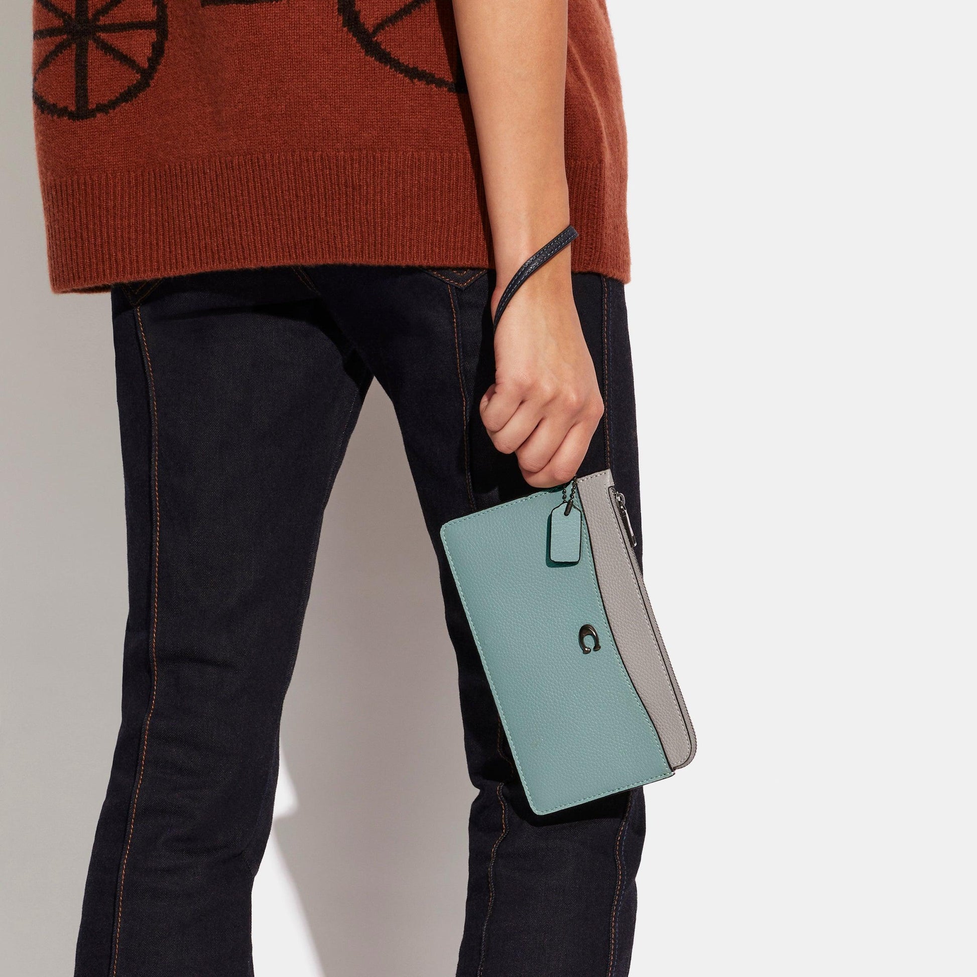 L-Zip Wristlet In Colorblock - COACH Saudi Arabia Official Site