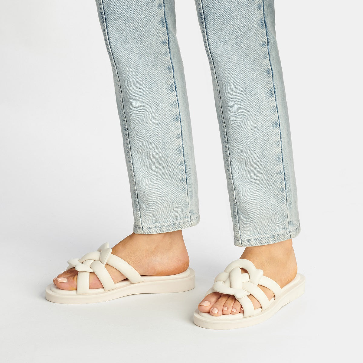 C8983-Georgie Sandal-Chalk