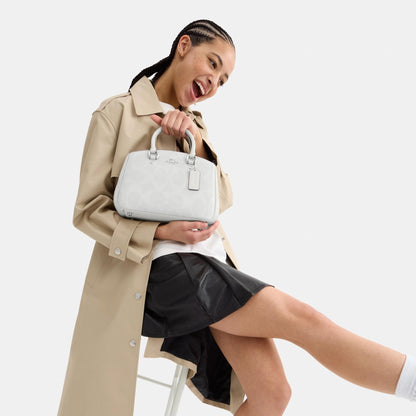 CAL53-SAVANNAH SMALL CARRYALL BAG IN SIGNATURE CANVAS-SV/White/Chalk