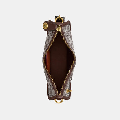 CAM48-SWINGER BAG IN SIGNATURE JACQUARD-B4/Oak Maple