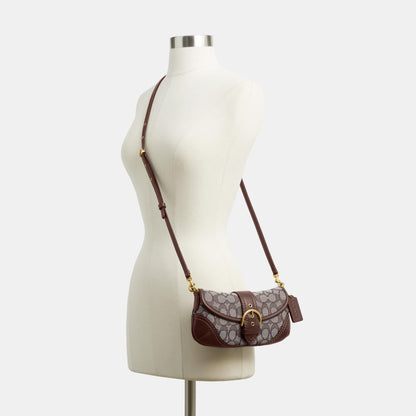 حقيبة "سوهو 25" من الجاكار بنقشة كوتش 