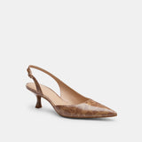 CAP43-ROXANNE PUMP IN SIGNATURE CANVAS-TAN