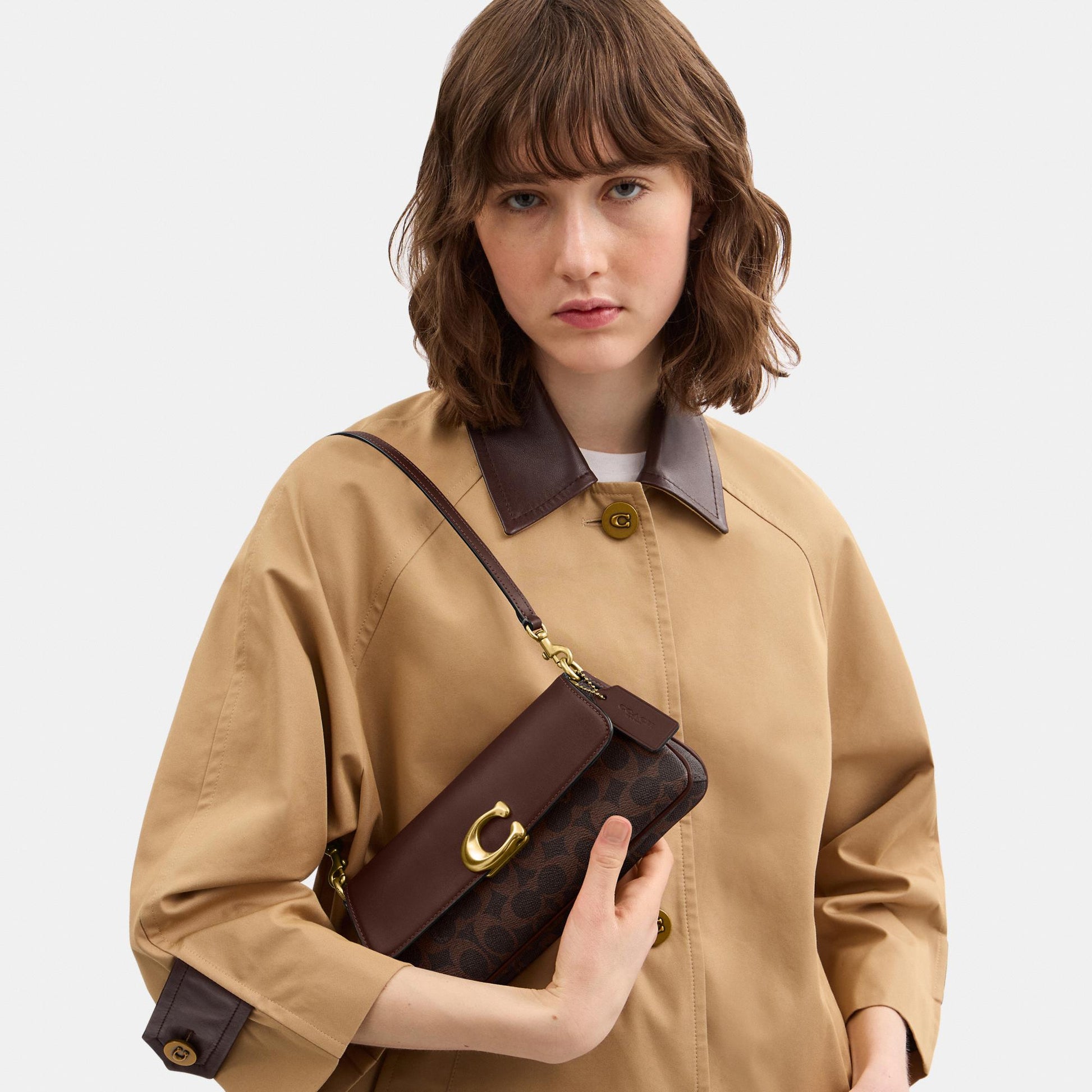 CBA83-Jet Shoulder Bag in Signature Canvas-B4/Maple Maple