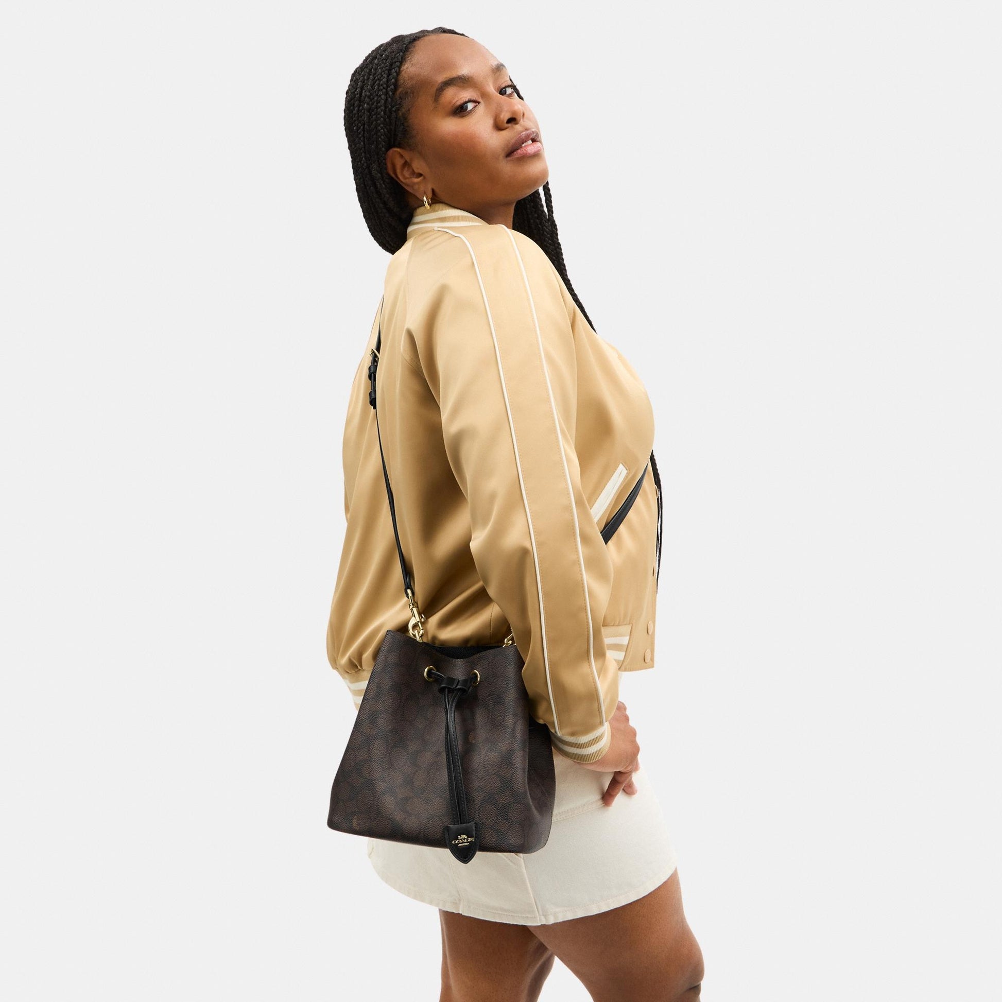 CBH07-Rowan Bucket Bag in Signature Canvas-Im/Walnut/Black