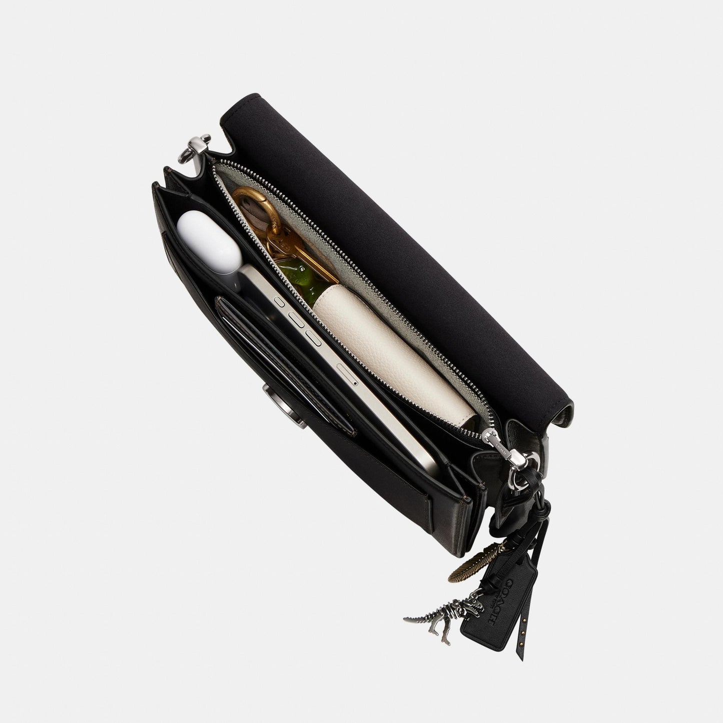 حقيبة كتف "تابي 26" مبطنة من الجلد المعتّق