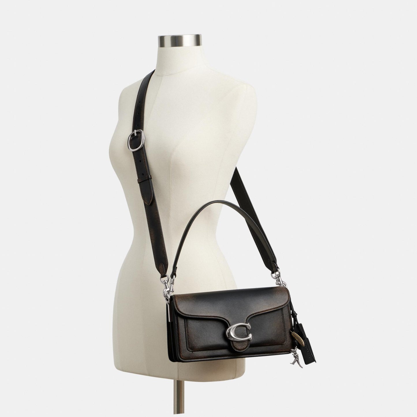 حقيبة كتف "تابي 26" مبطنة من الجلد المعتّق