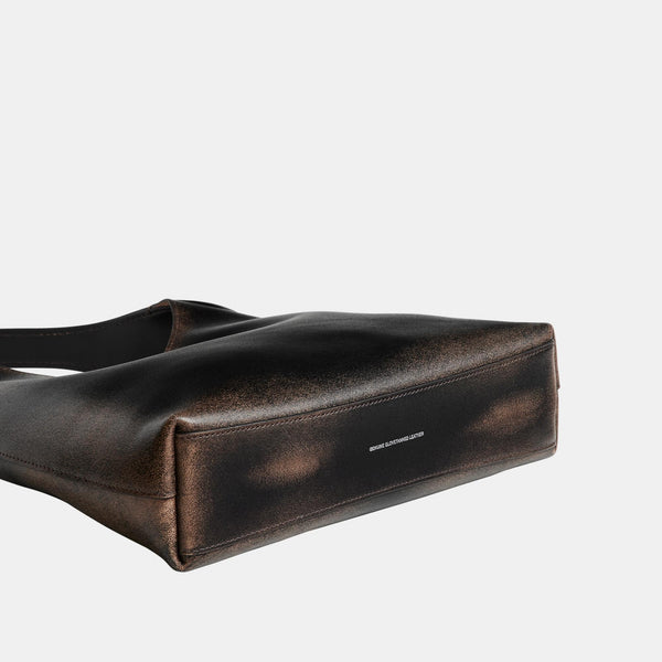 حقيبة كتف "بروكلين 28" من الجلد المعتّق