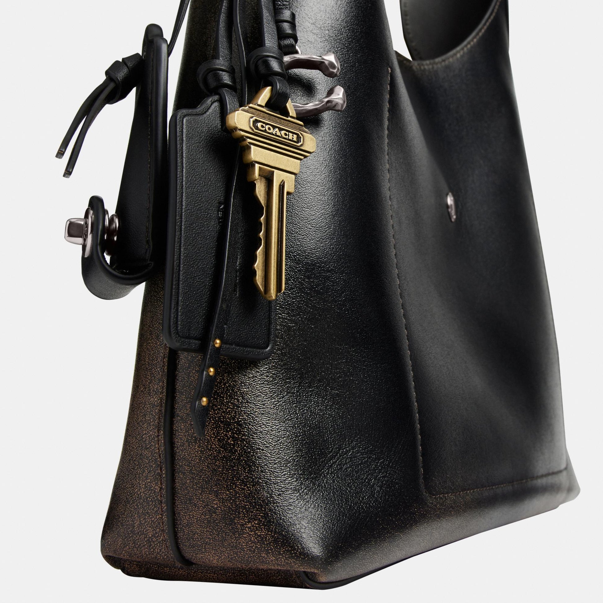 CBH44-Brooklyn Shoulder Bag 28 In Loved Leather-Lh/Black Brown