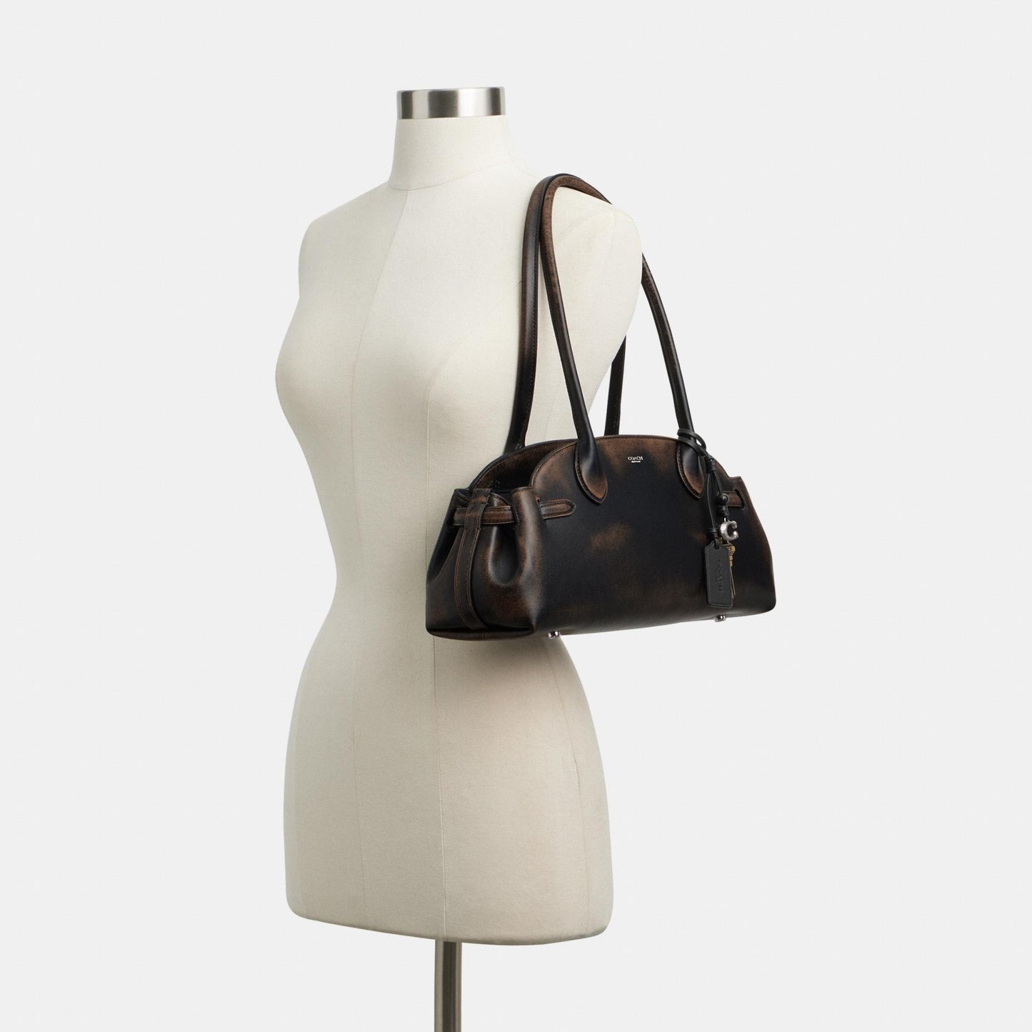 حقيبة كاريال "إمباير 34" من الجلد المعتّق