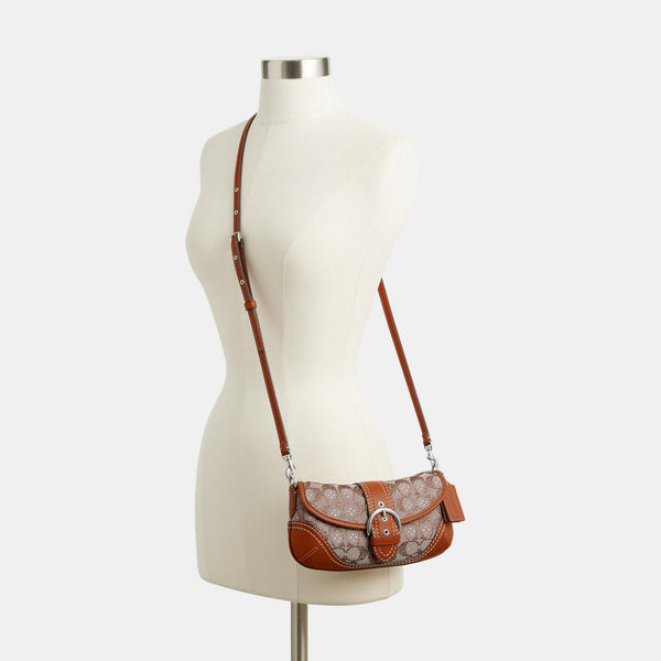 حقيبة "سوهو 25" من الجاكار بنقشة كوتش مرصعة بالكريستال