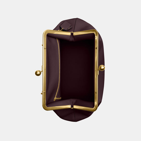 حقيبة كبيرة بإطار معدني وقفل متعاكس