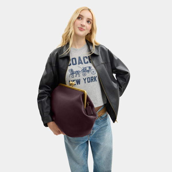 حقيبة كبيرة بإطار معدني وقفل متعاكس