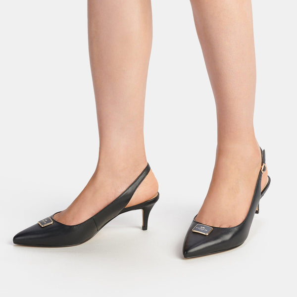 حذاء "جيليان Jillian" بحزام خلفي